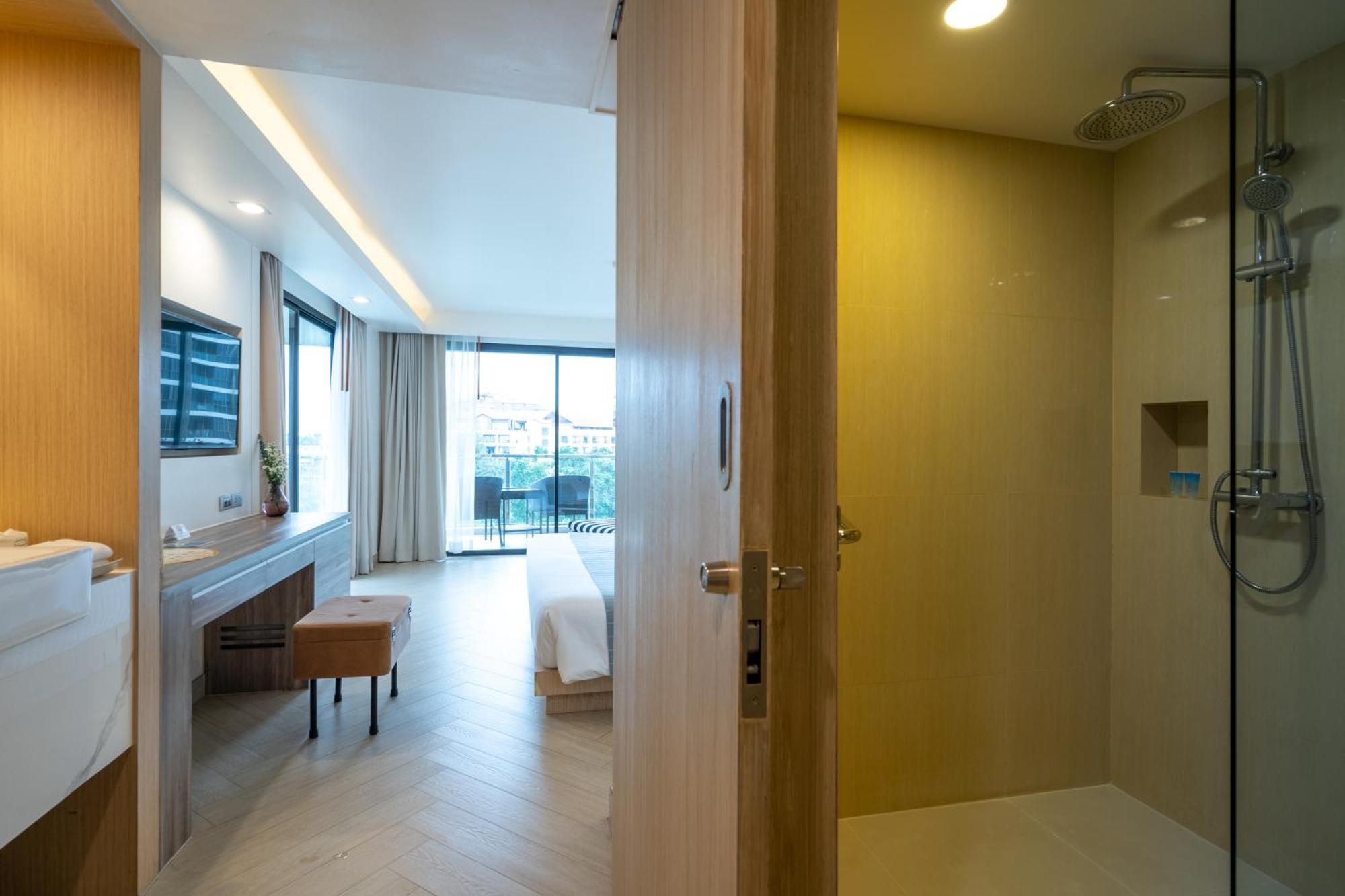 Golden Tulip Beachfront
