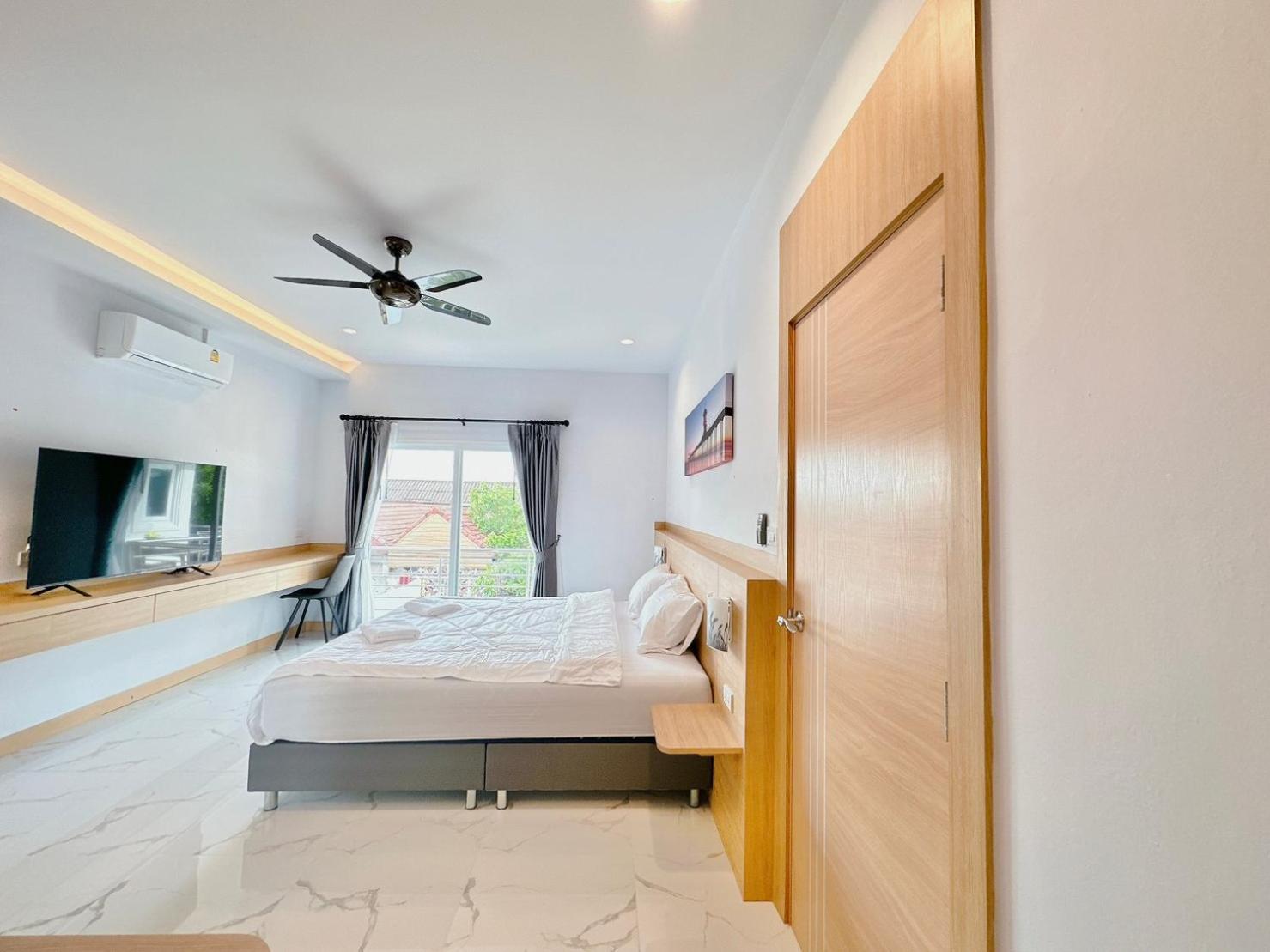 Rosewood Pool 3 * Pattaya