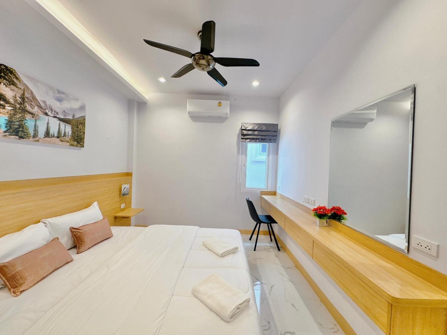 Villa Rosewood Pool 3 *