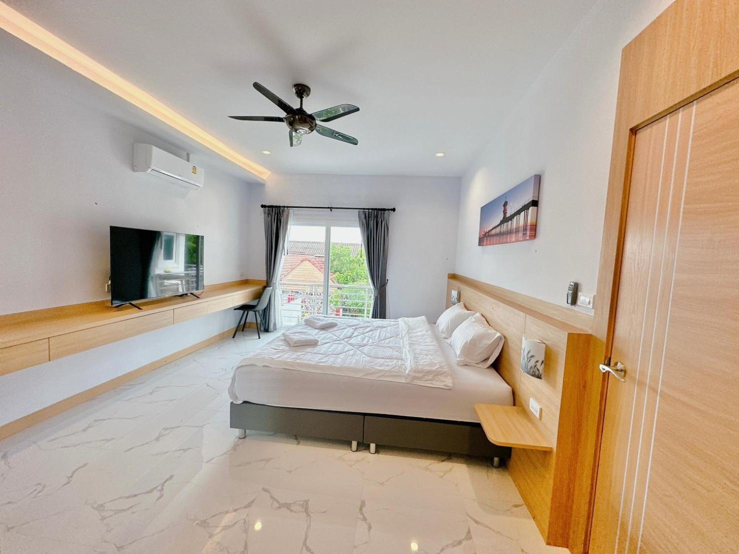 Rosewood Pool 3 Pattaya