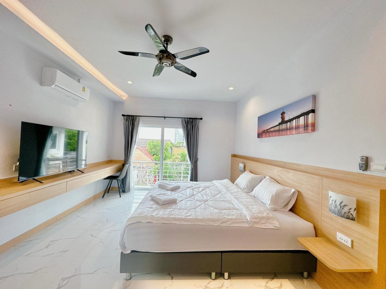 Rosewood Pool 3 Pattaya