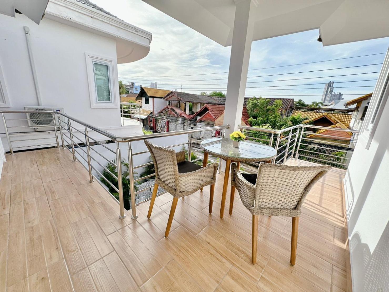 Villa Rosewood Pool 3 *