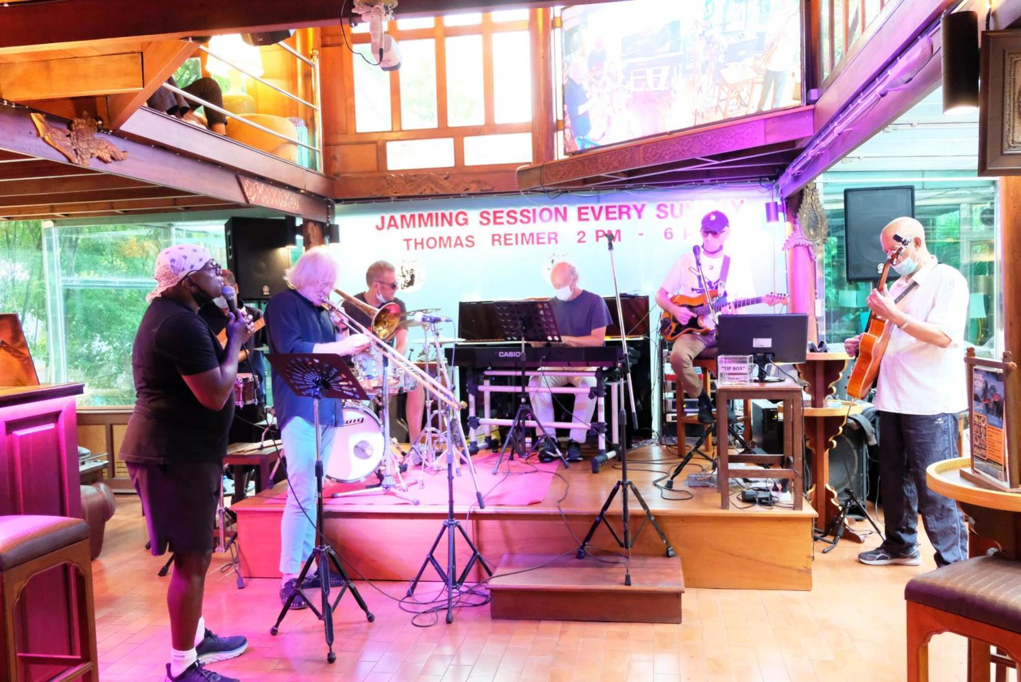 Tempat peranginan Sugar Hut & Restaurant