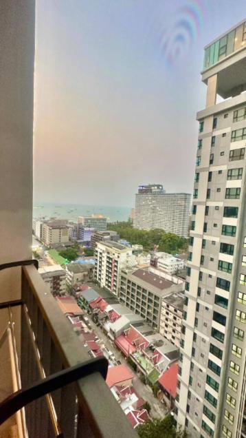 Base Quiet King-bed With Infinity Pool & Free Netflix * Pattaya