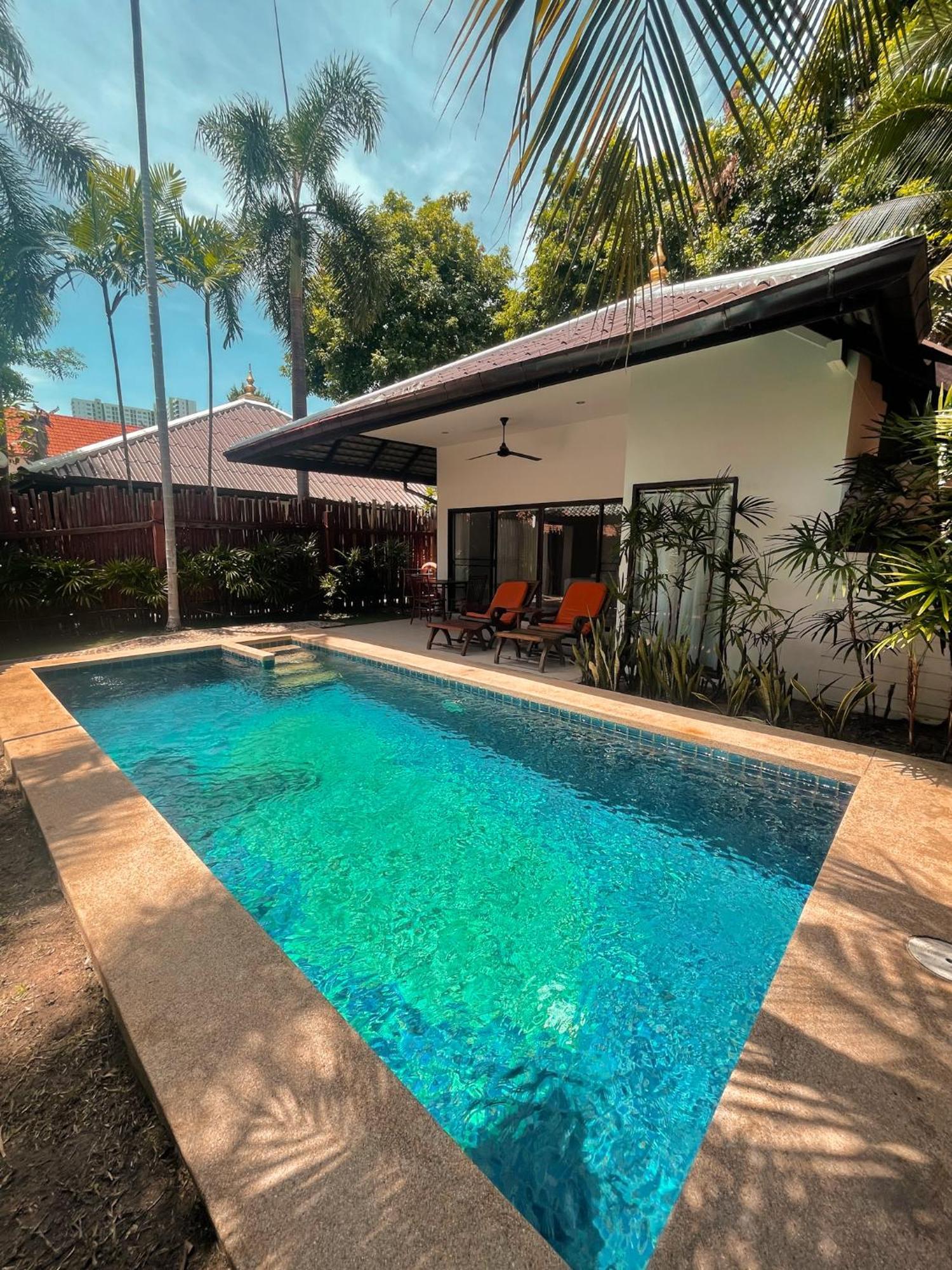 Hotel Raya Private Pool *