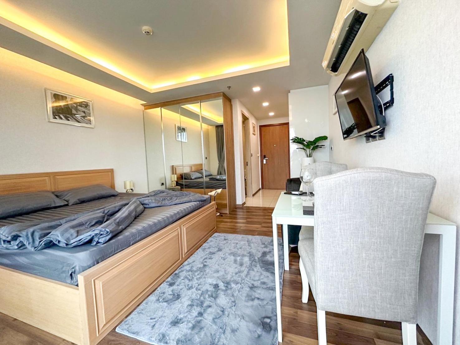The Peak Towers Cozy Studio Flat