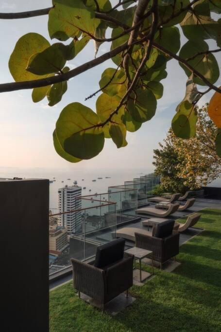 Edge 345 Seaview Apartment Pattaya