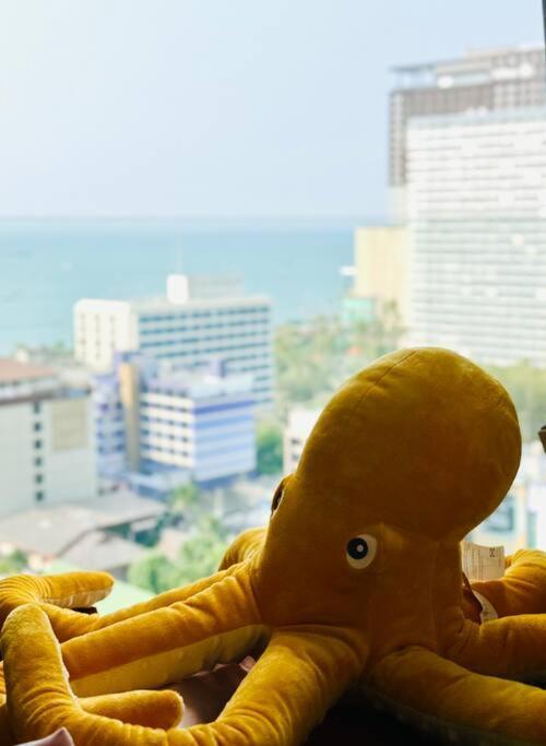 Edge 345 Seaview Apartment Pattaya