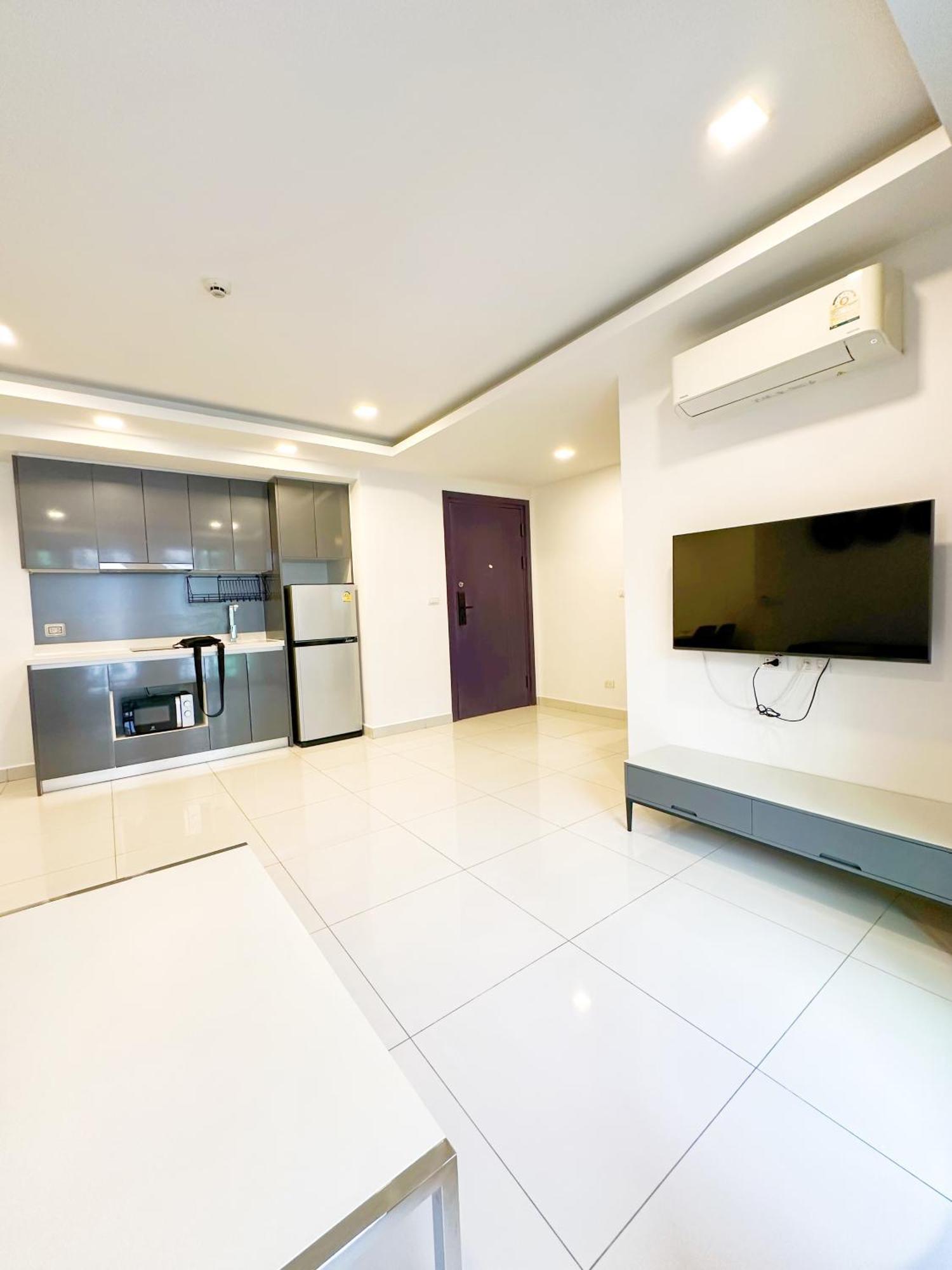 Arcadia Beach Continental 2 Bedroom Fast Internet Jacuzzi Waterfall Pattaya