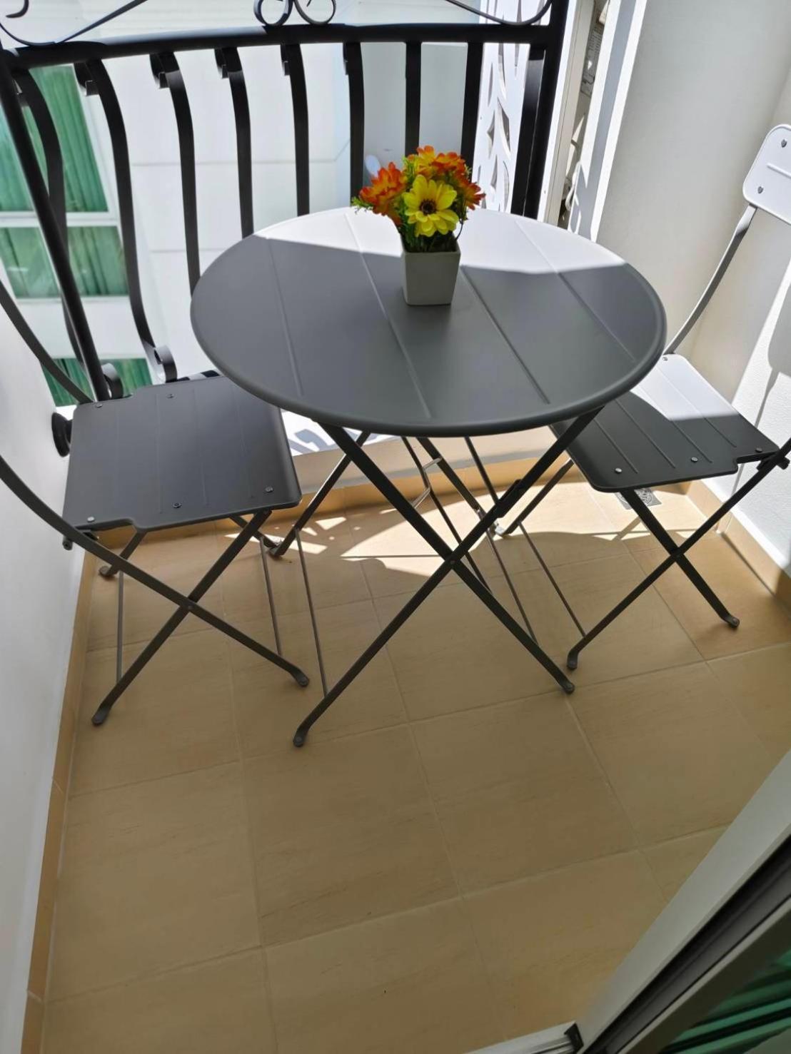 Pool View Cozy Getaway *