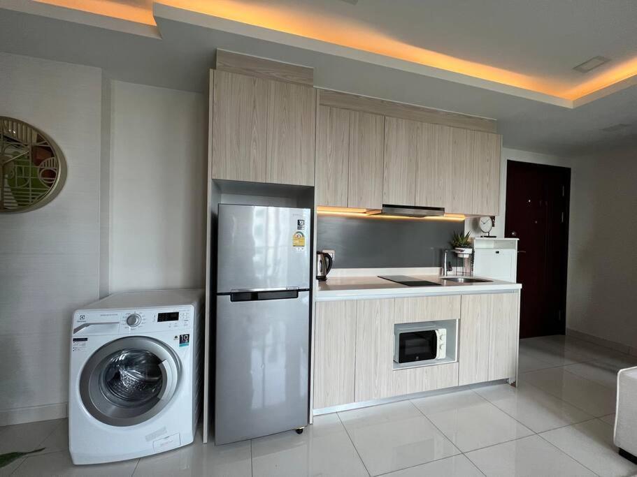Retreat Deluxe: Poolview 2 Bed - Arcadia Apartment