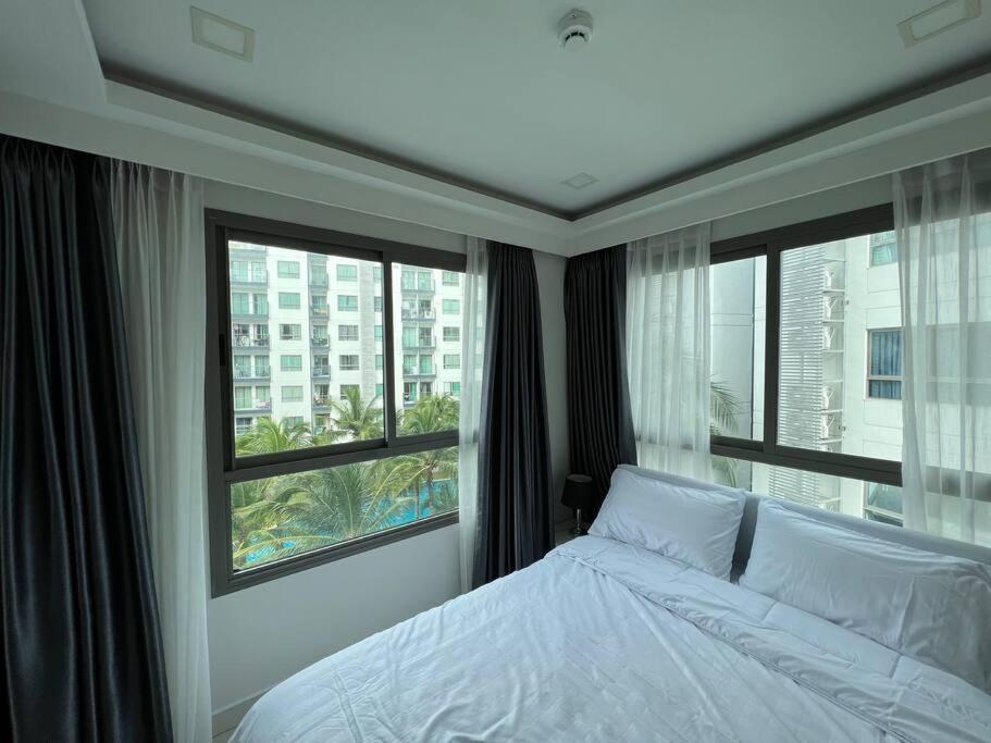 Retreat Deluxe: Poolview 2 Bed - Arcadia