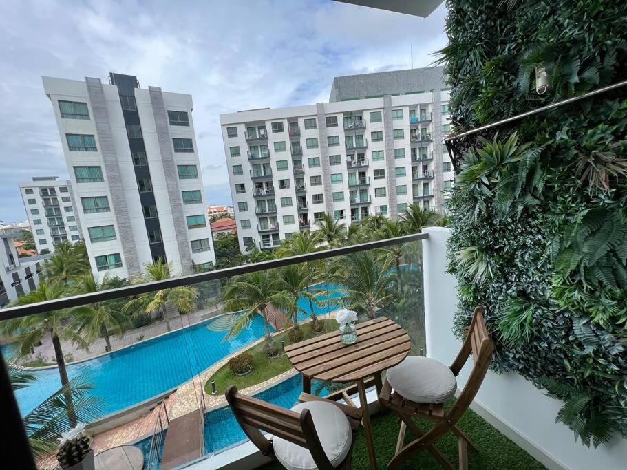 Retreat Deluxe: Poolview 2 Bed - Arcadia *
