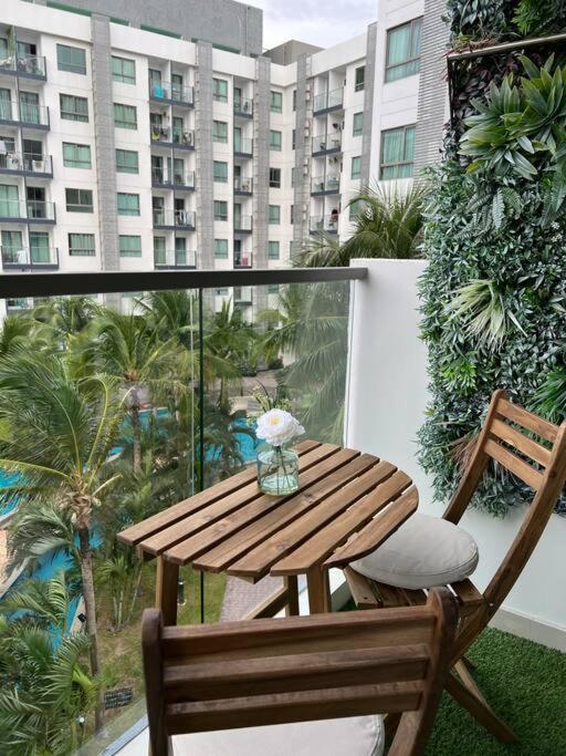 Apartment Retreat Deluxe: Poolview 2 Bed - Arcadia Pattaya