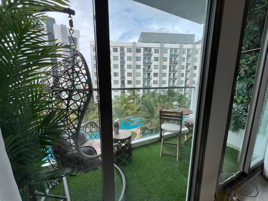 Apartment Retreat Deluxe: Poolview 2 Bed - Arcadia