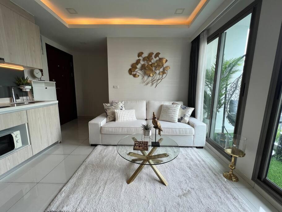 Apartment Retreat Deluxe: Poolview 2 Bed - Arcadia *