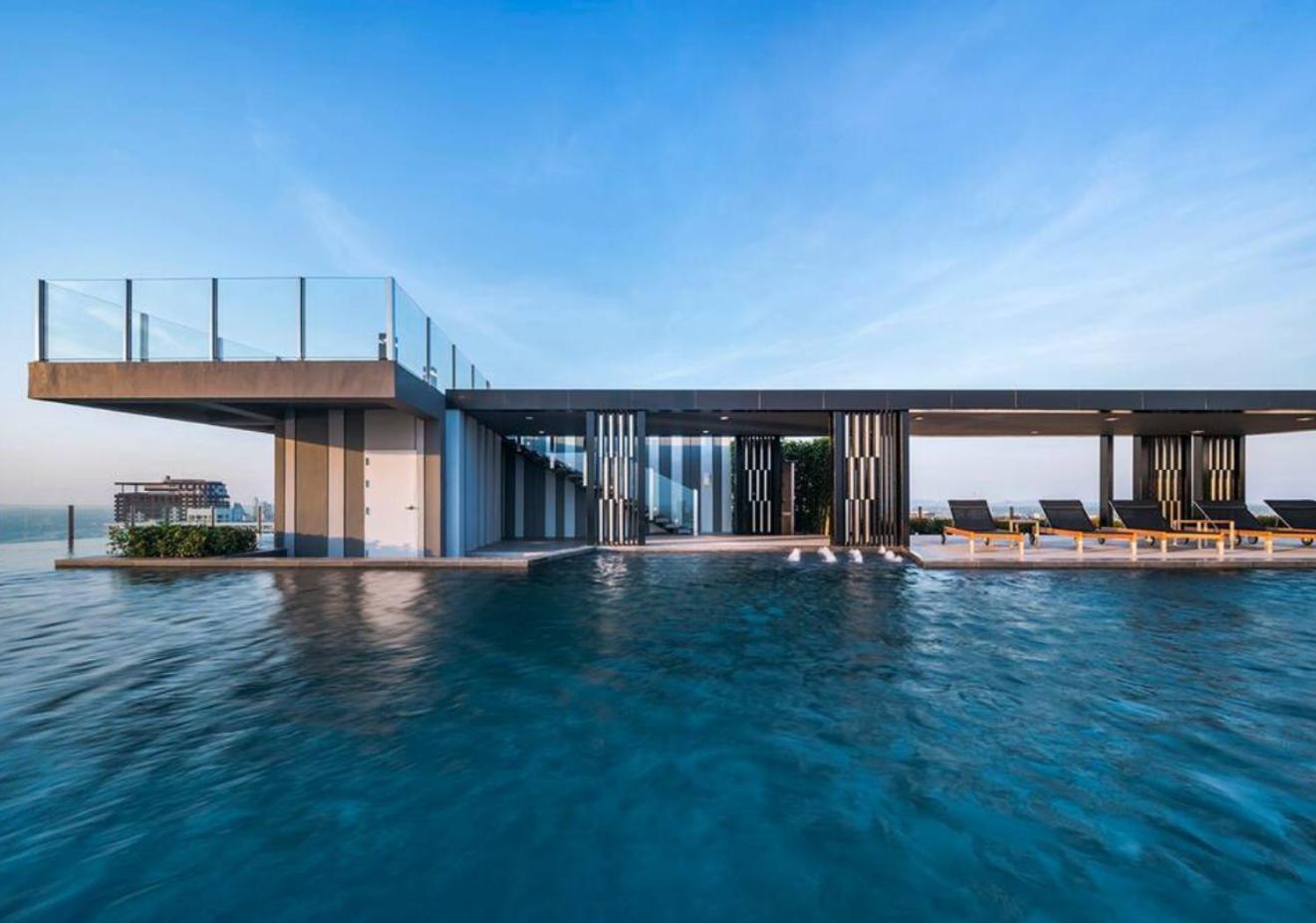 Apartment The Base Pattaya: Infinity Pool Near Walking Street Pattaya