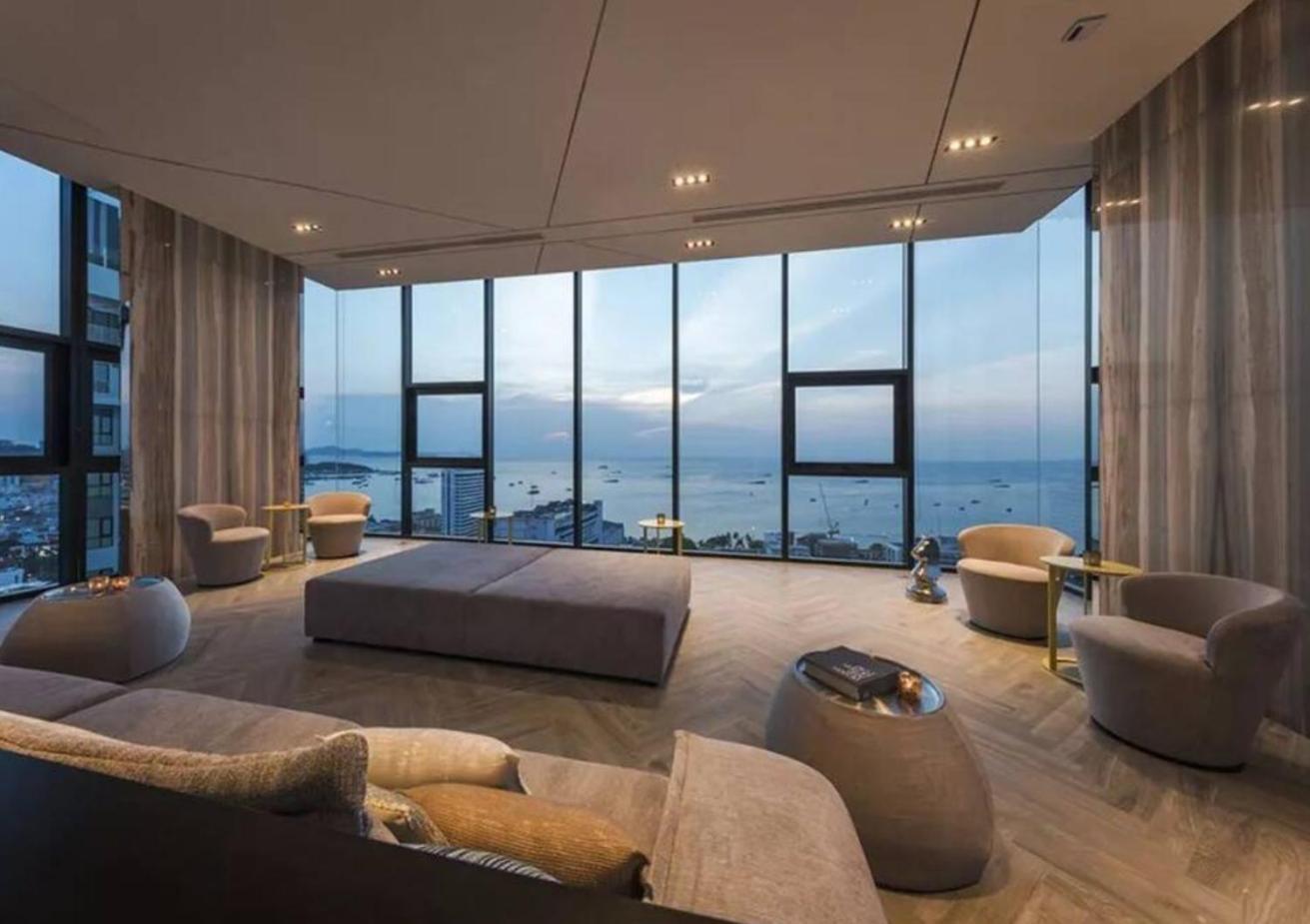 Apartment The Base Pattaya: Infinity Pool Near Walking Street