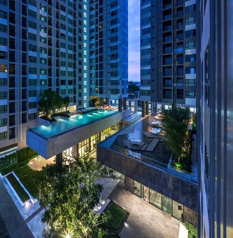 The Base Pattaya: Infinity Pool Near Walking Street * Pattaya