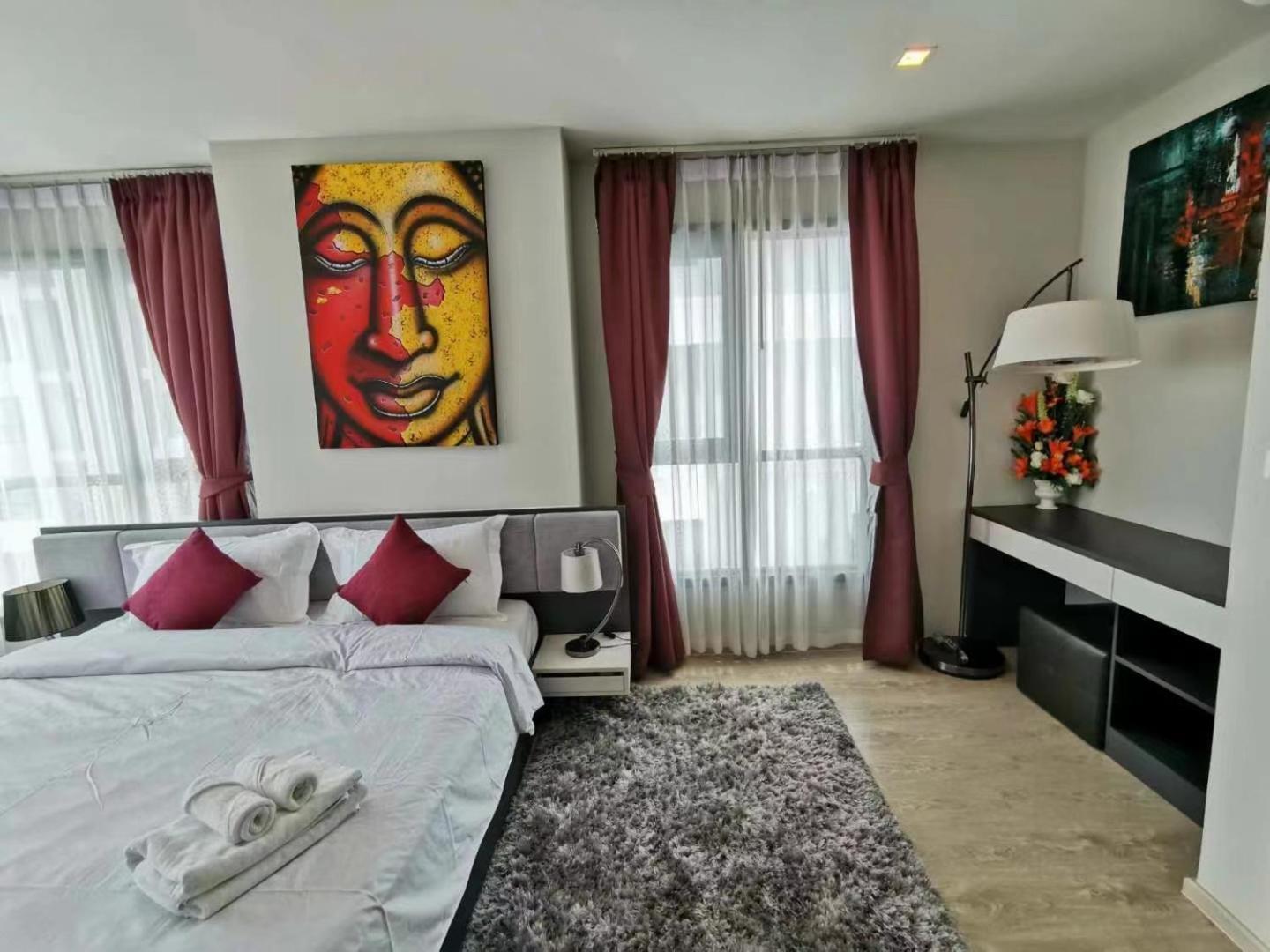 Apartment The Base Pattaya: Infinity Pool Near Walking Street Pattaya