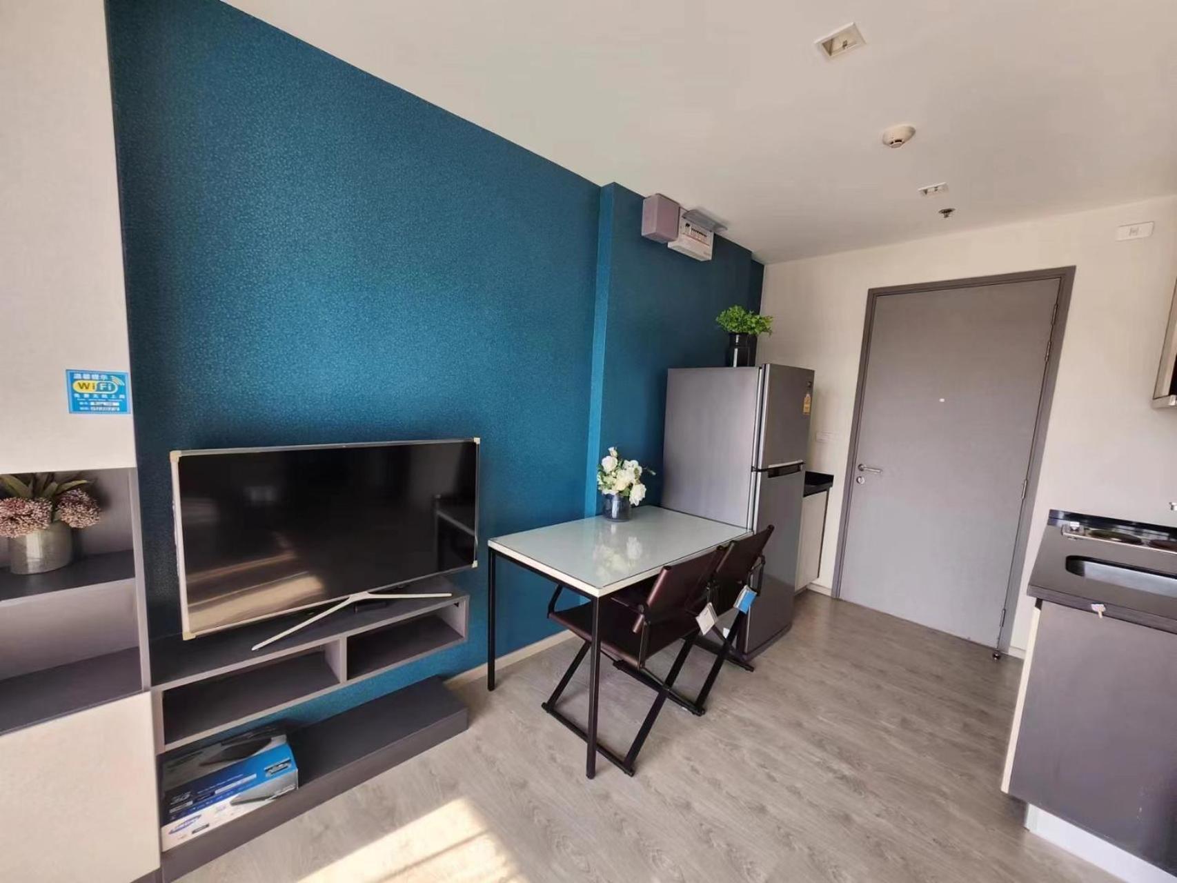 Apartment The Base Pattaya: Infinity Pool Near Walking Street