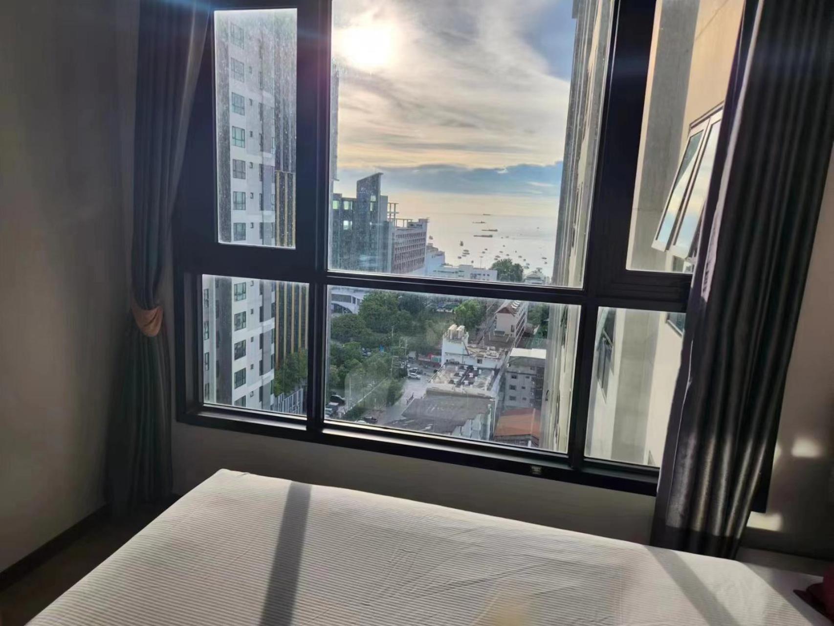 Apartment The Base一居室边上海滩，商场步行街 Pattaya
