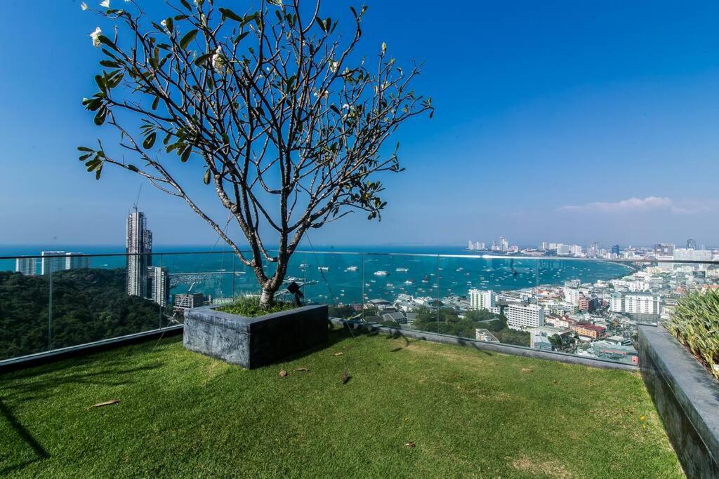 Seaside Haven: 2-bedroom Ocean View Retreat Apartment Pattaya