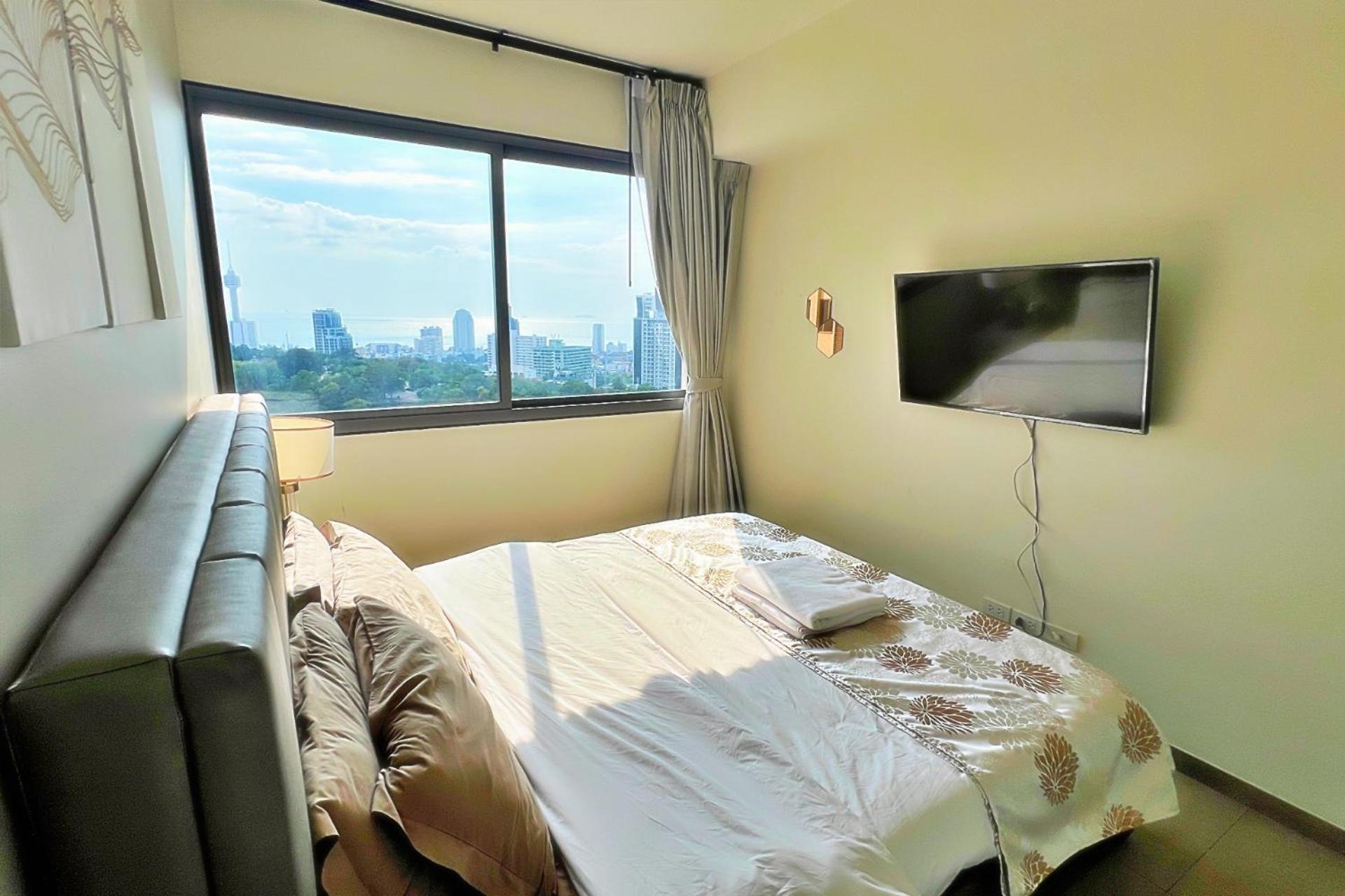Seaside Haven: 2-bedroom Ocean View Retreat Pattaya