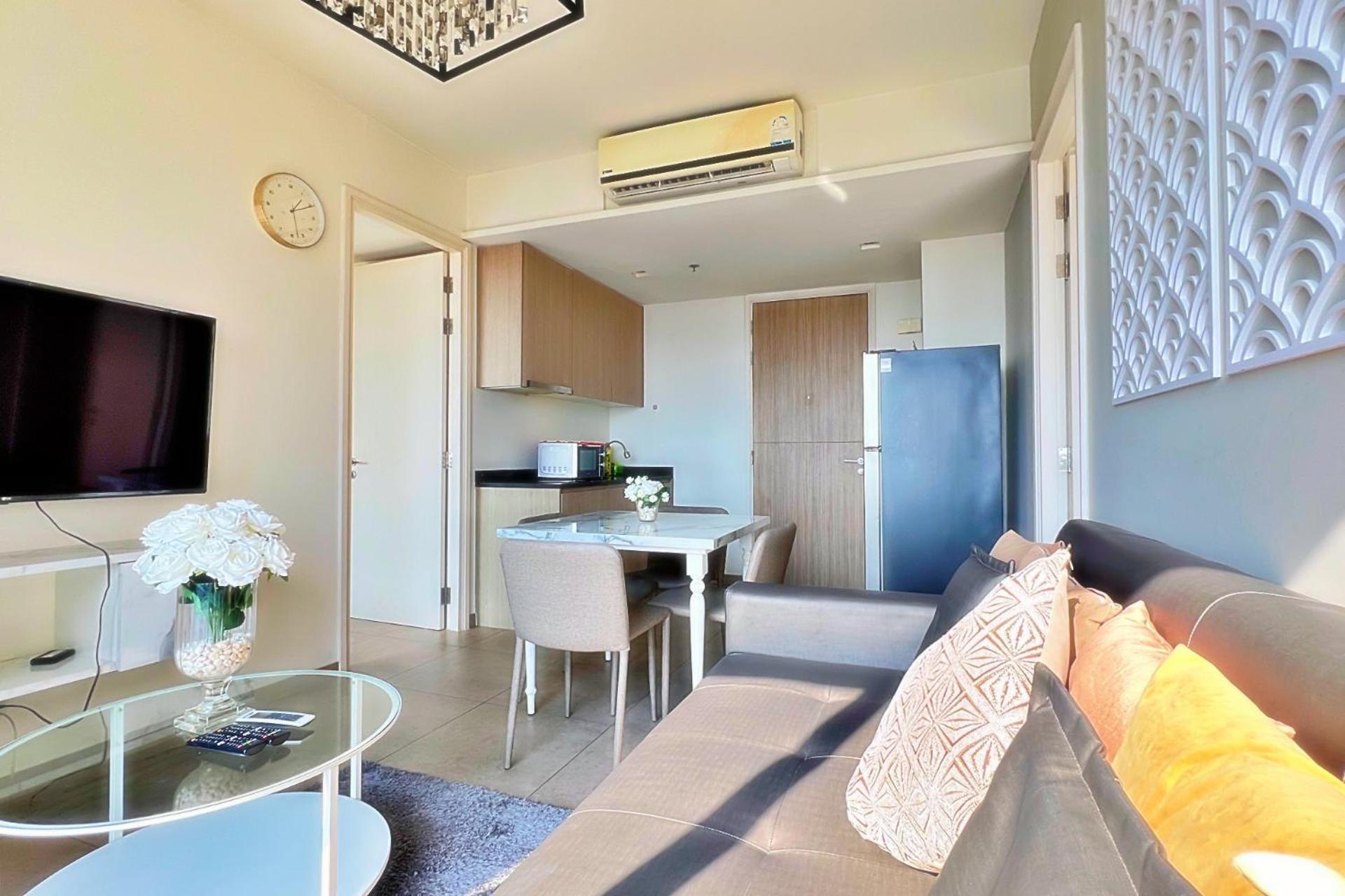 Seaside Haven: 2-bedroom Ocean View Retreat