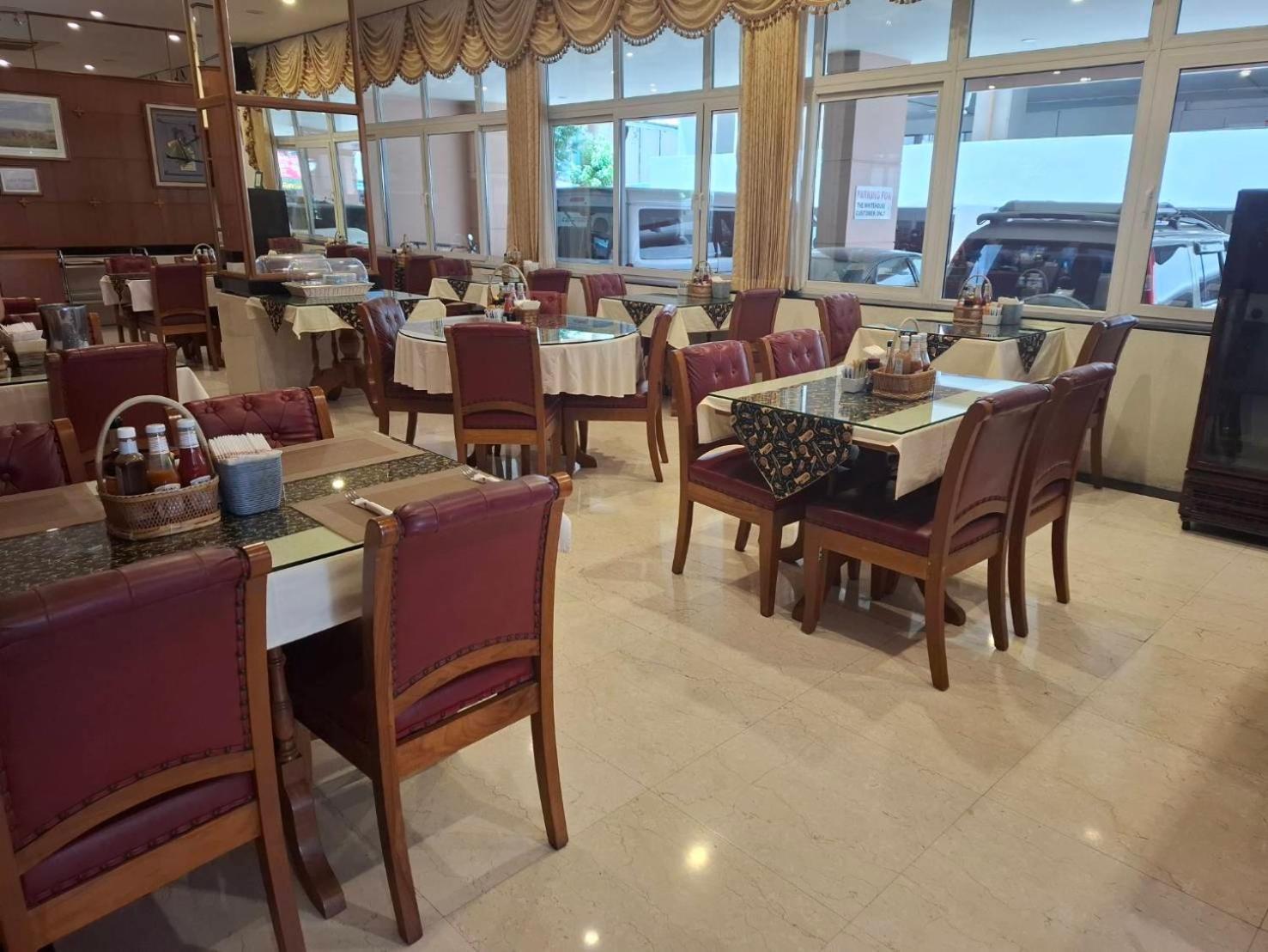 Aparthotel Whitehouse Condotel