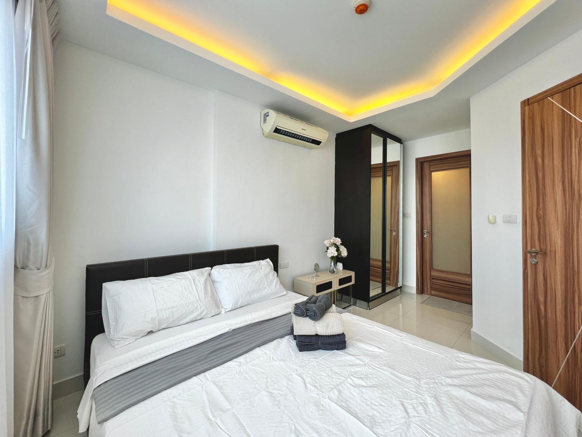 Club Royal Wongamat 1 Bedroom On The First Line Of The Sea Pattaya