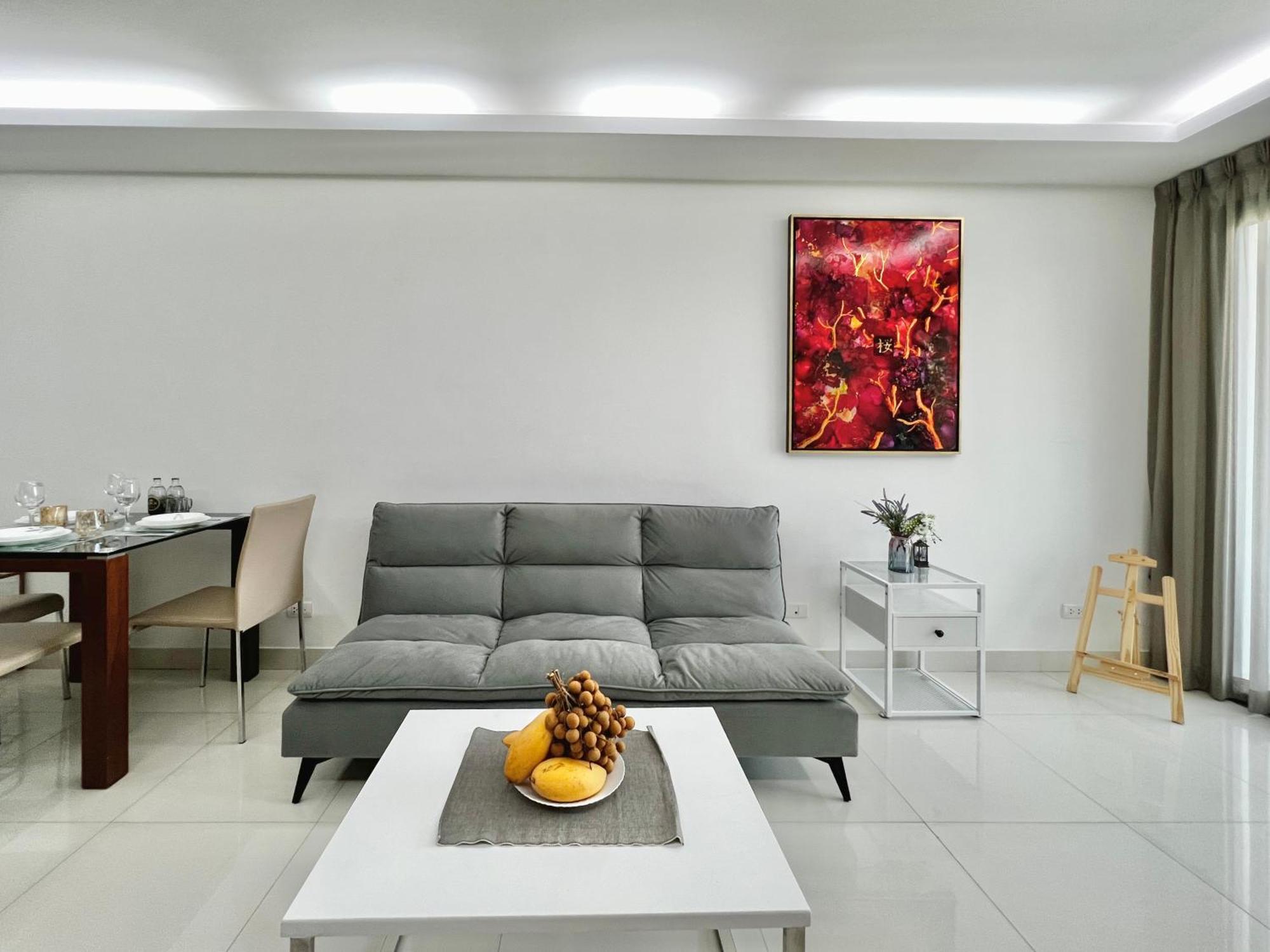 Club Royal Wongamat 1 Bedroom On The First Line Of The Sea Apartment Pattaya