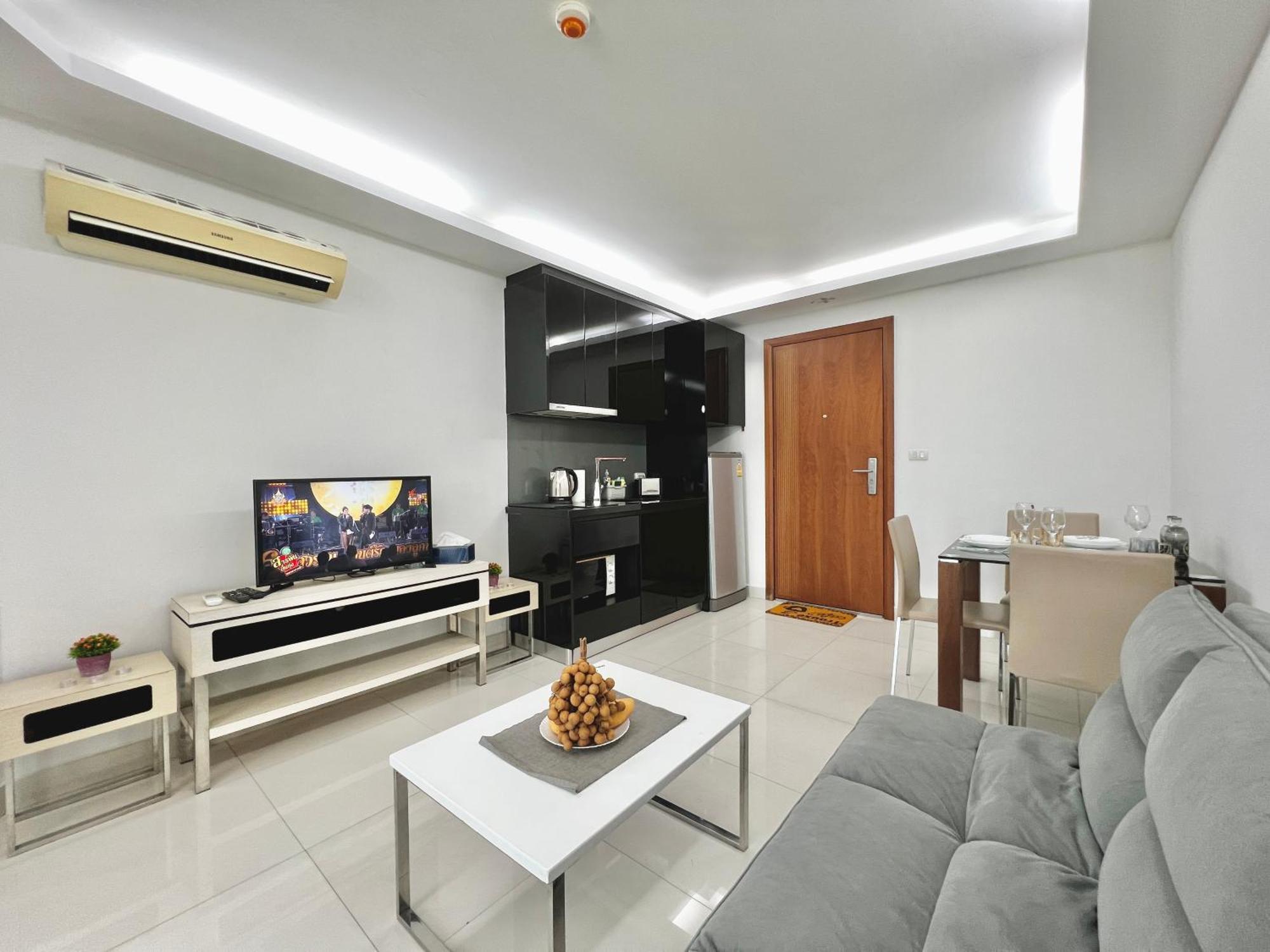 Club Royal Wongamat 1 Bedroom On The First Line Of The Sea *