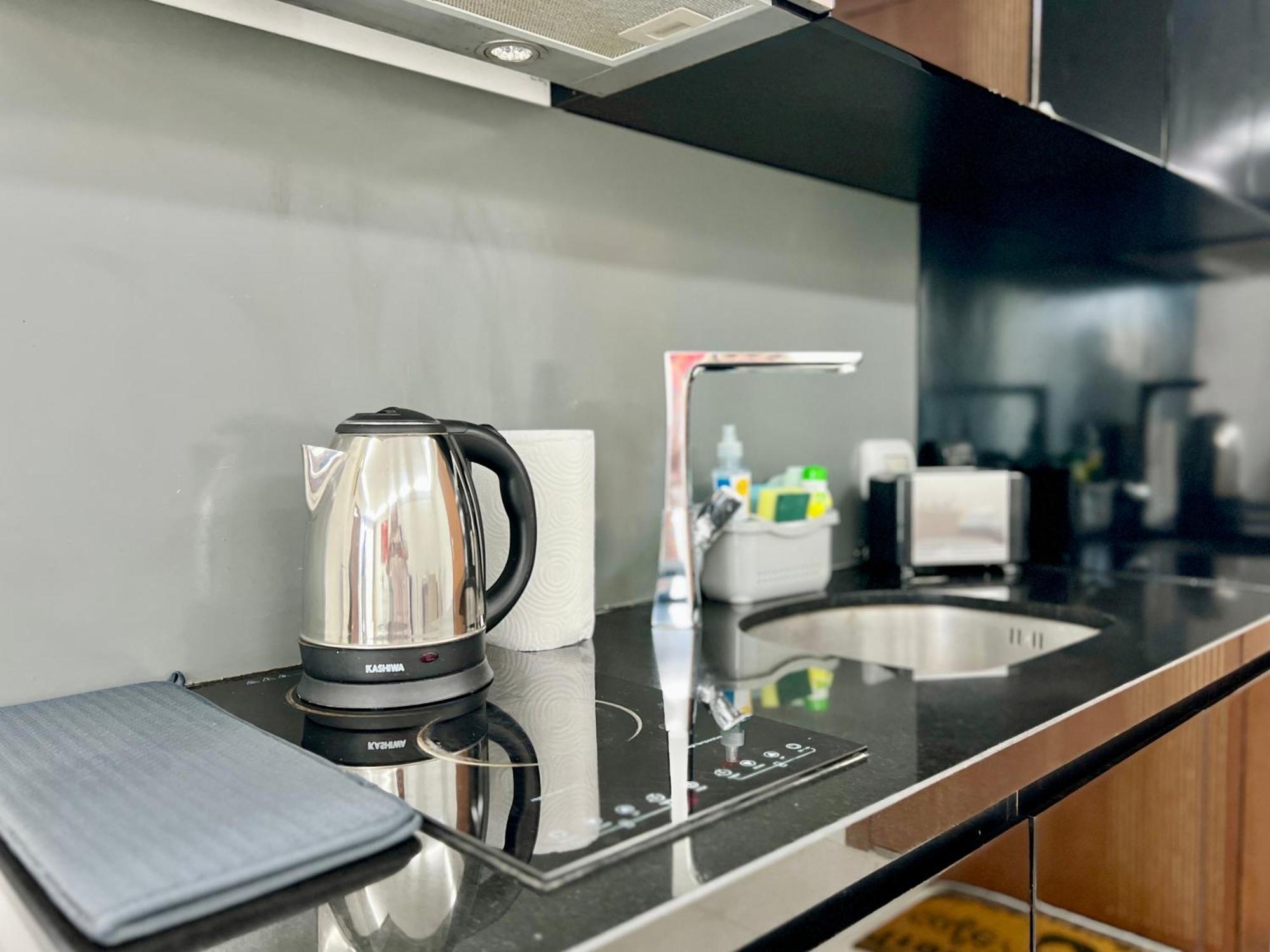 Apartment Club Royal Wongamat 1 Bedroom On The First Line Of The Sea Pattaya