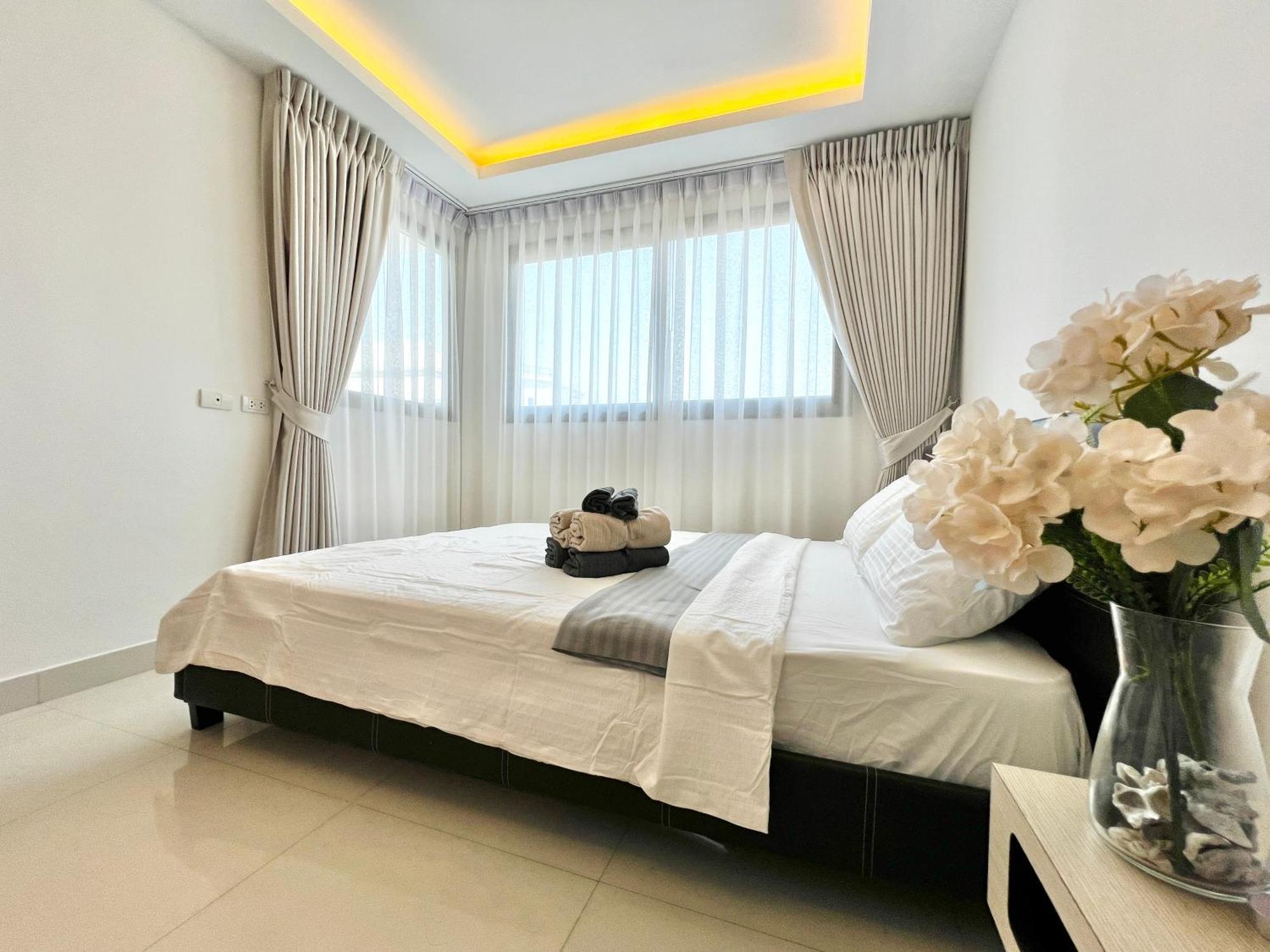 Club Royal Wongamat 1 Bedroom On The First Line Of The Sea *