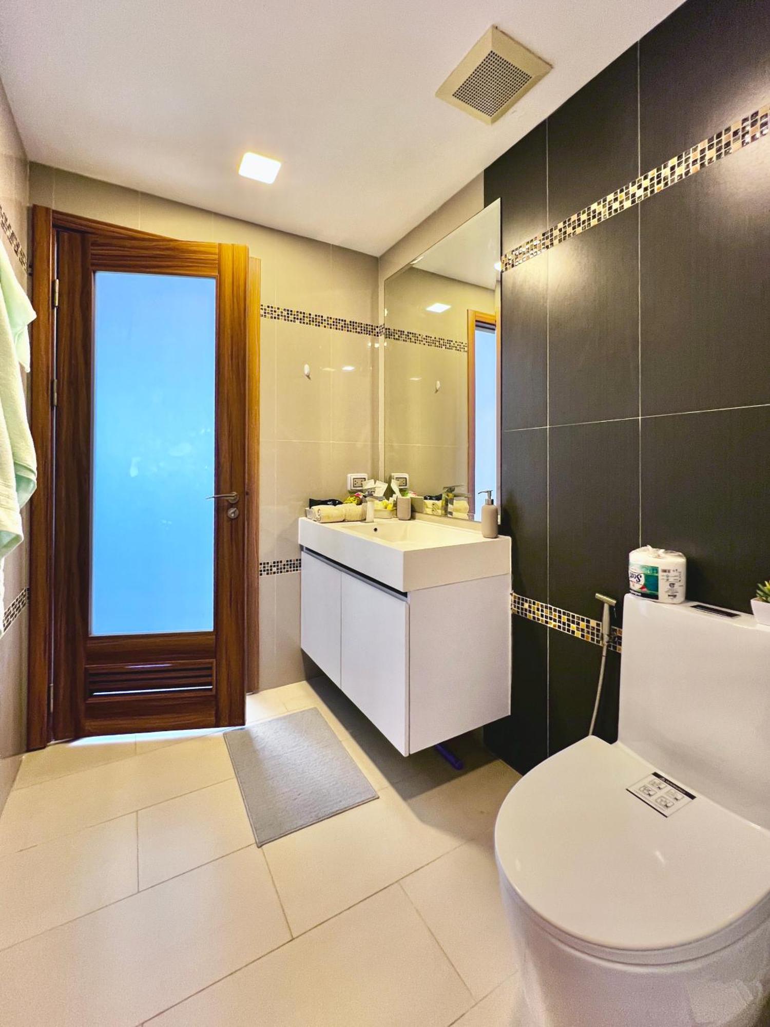 Club Royal Wongamat 1 Bedroom On The First Line Of The Sea Apartment