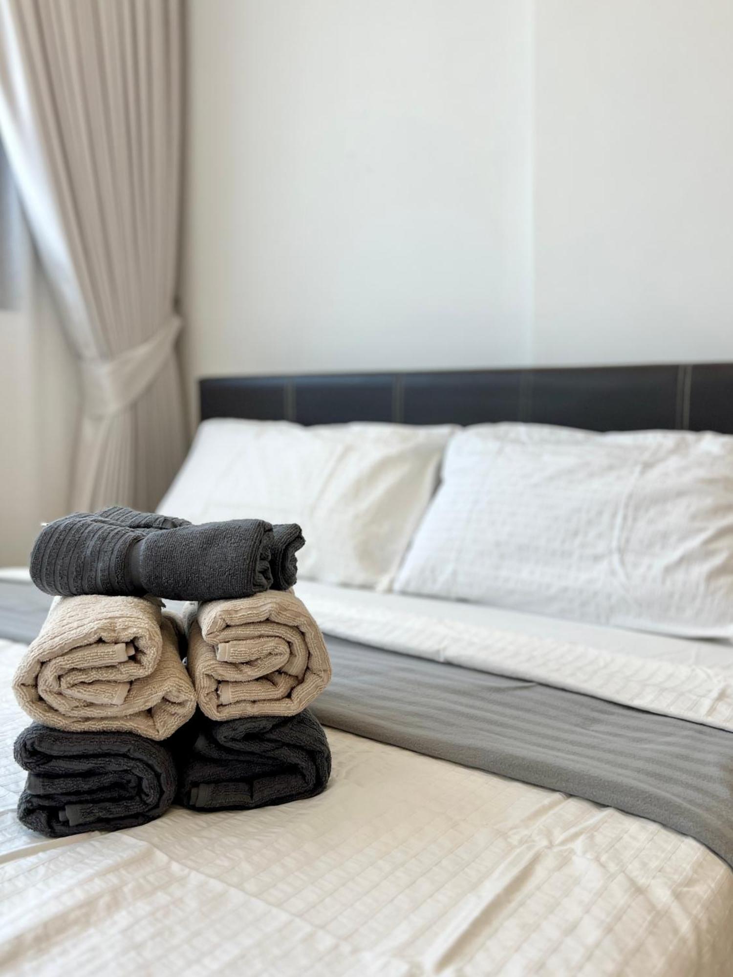 Apartment Club Royal Wongamat 1 Bedroom On The First Line Of The Sea
