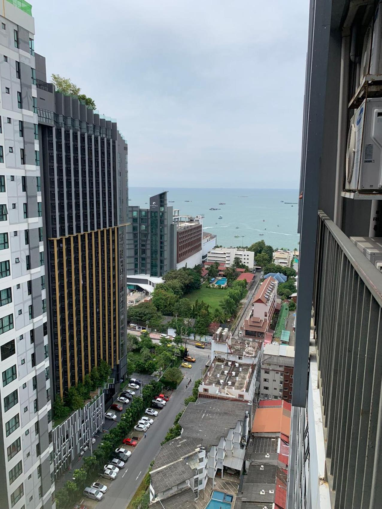 S泰国芭提雅thebase无边泳池公寓 市中心 临近大海 Pattaya