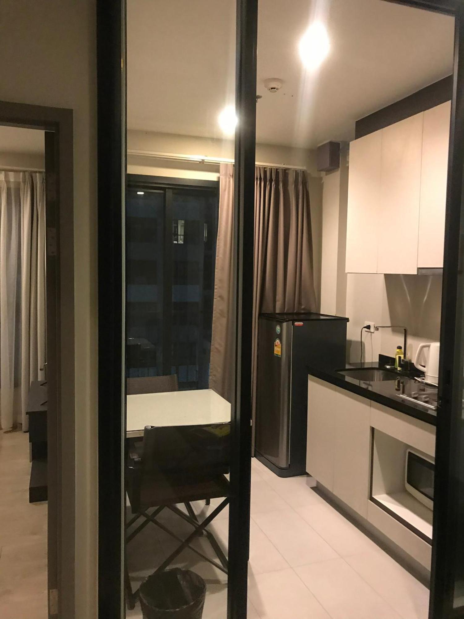 Apartment 泰国芭提雅thebase无边游泳池公寓 Pattaya