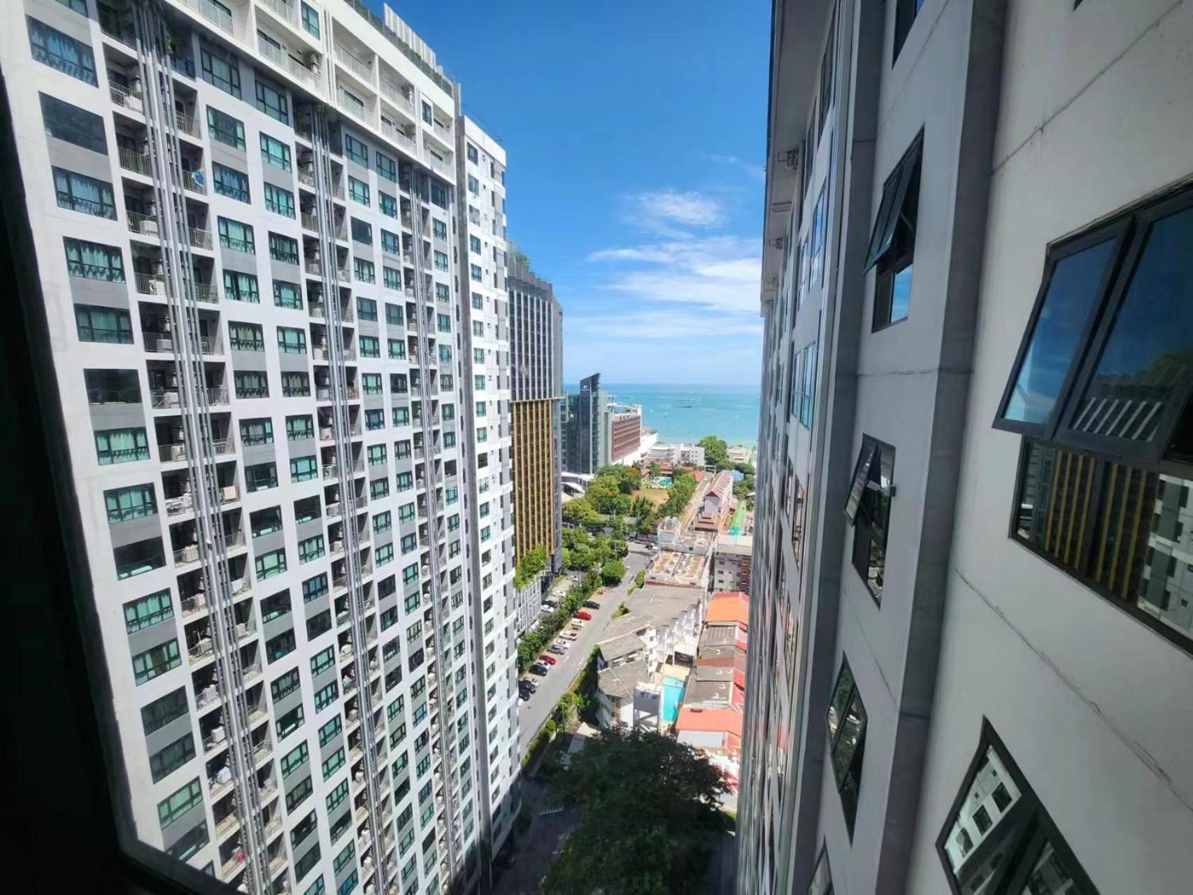 泰国芭提雅thebase无边游泳池公寓 Apartment