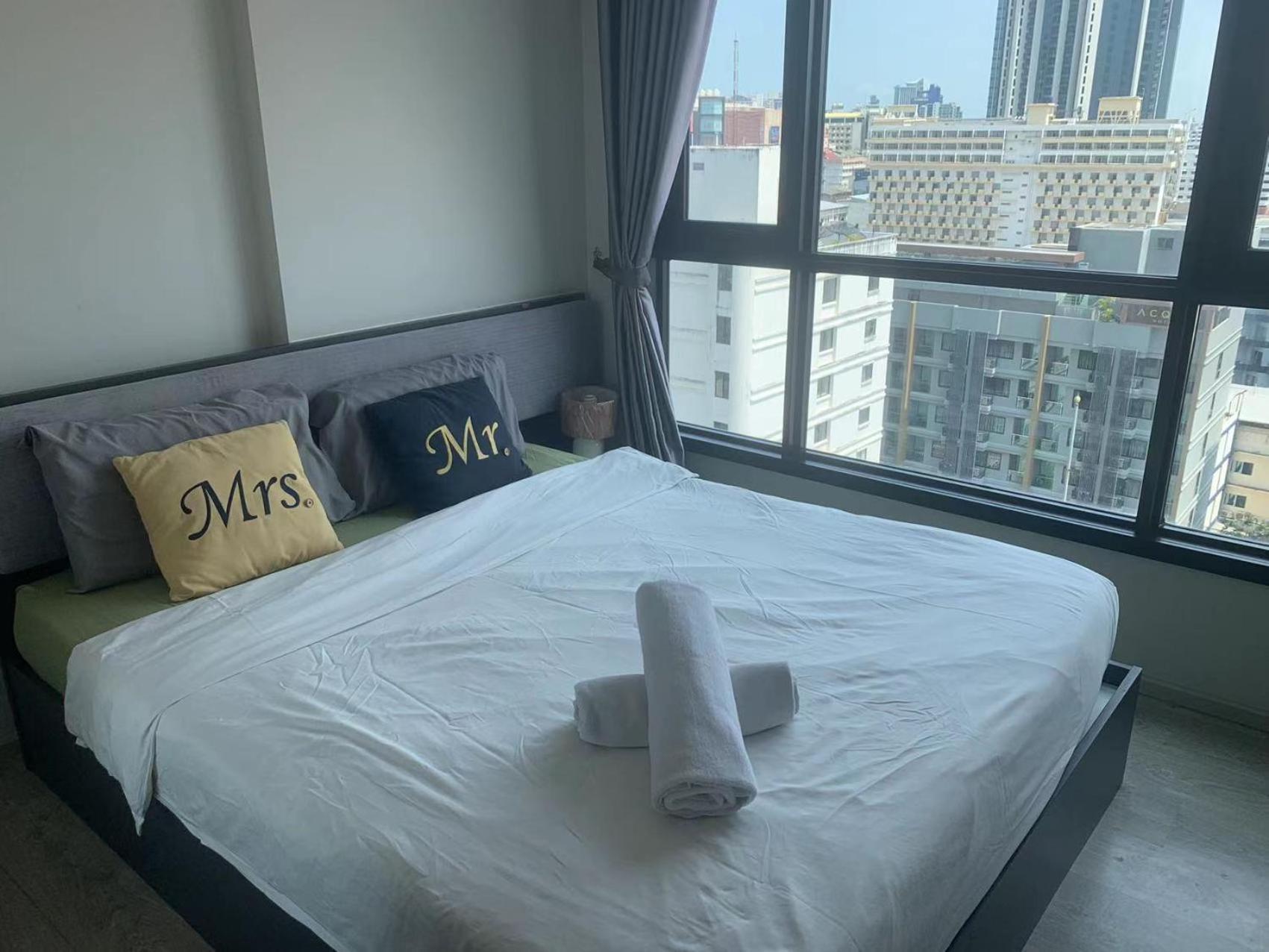 芭提雅双人精品公寓无边游泳池thebase中央基地 Apartment *