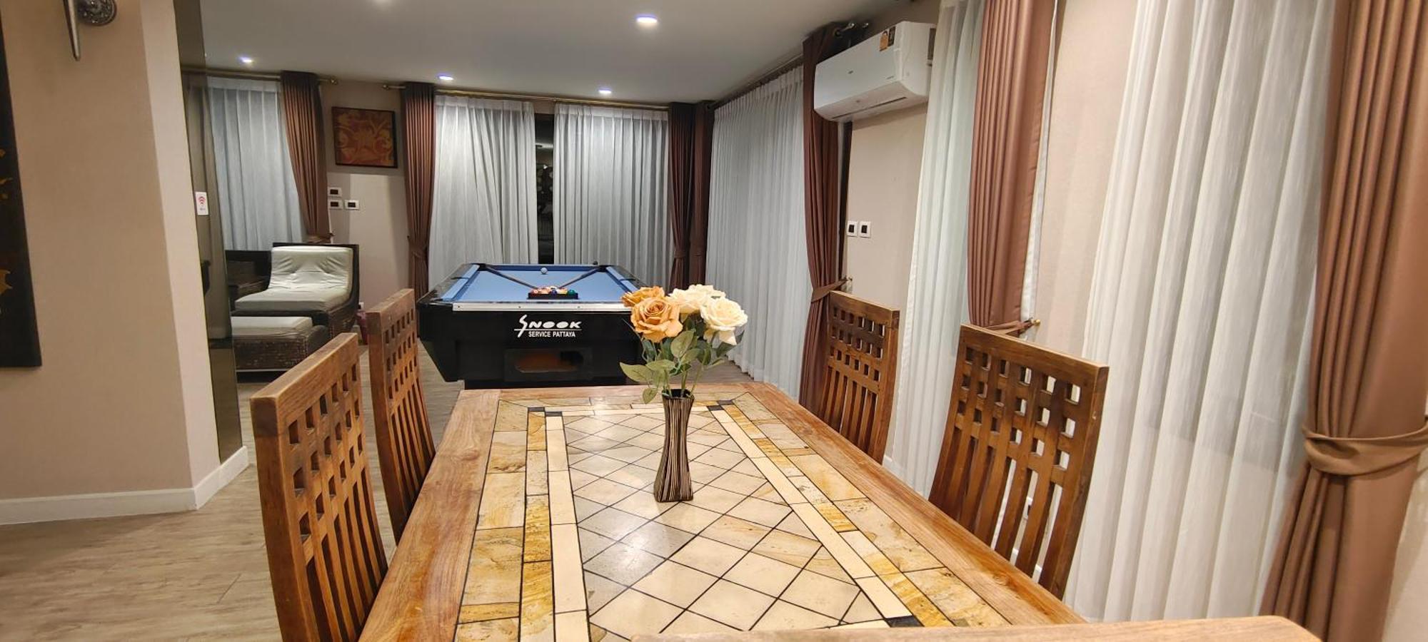Baan Natcha Pool Center Villa