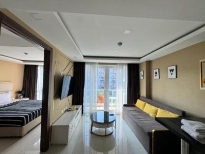 Grand Avenue Super Apartment