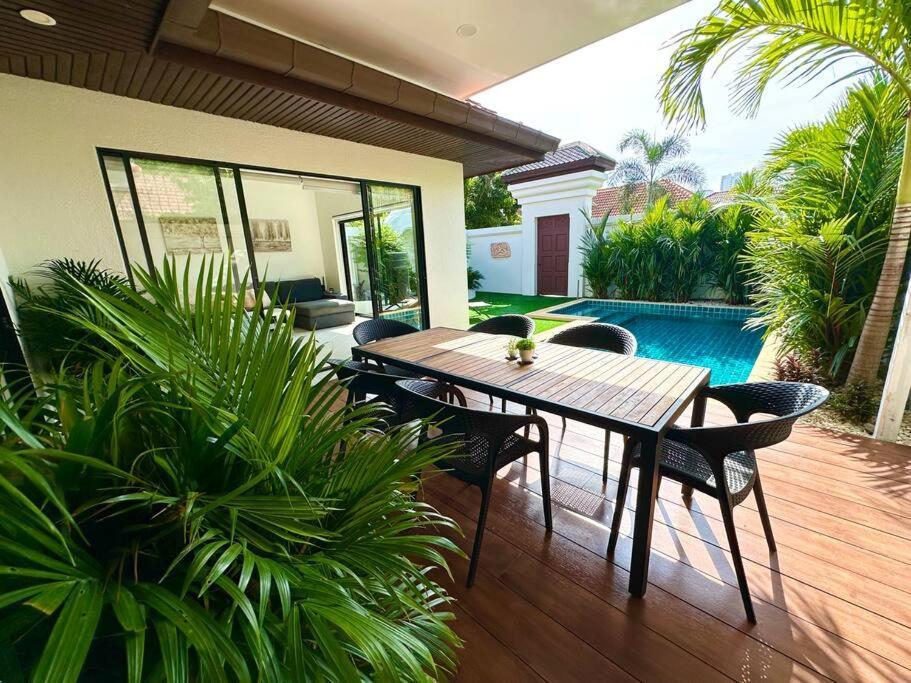 Luxury Semi-2Bd Pool Villa Near Beach & Walking Street *