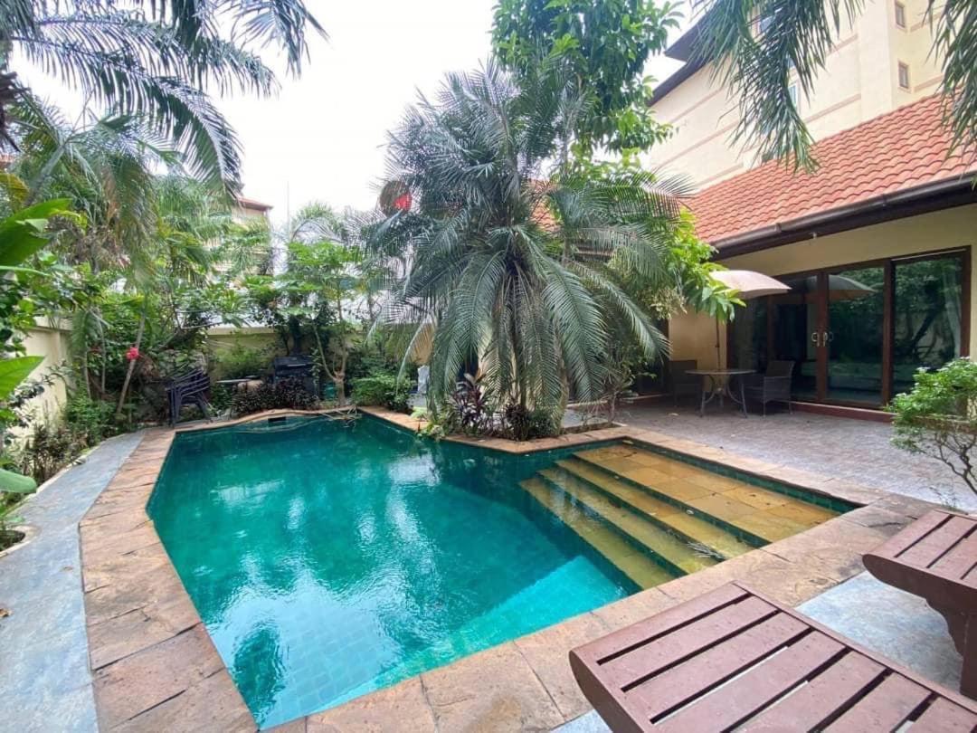 Luxury Semi-2Bd Pool Villa Near Beach & Walking Street Pattaya
