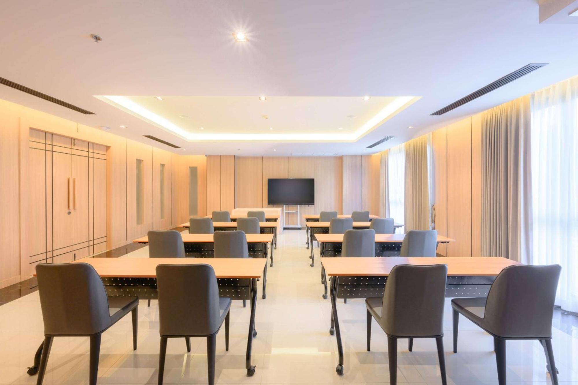 Hotel Lewit Pattaya, A Member Of Radisson Individuals 5*
