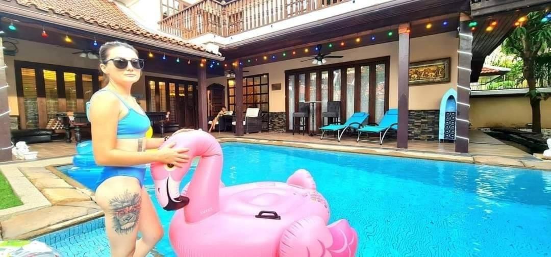 Rosewood Bali Style Pool 2 *