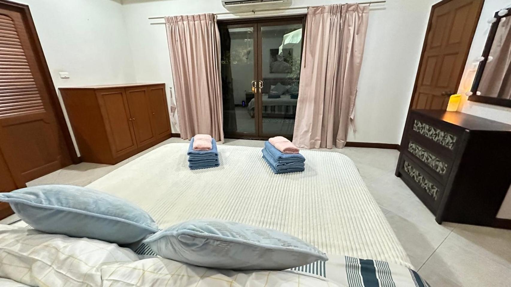 Luxury Semi-2Bd Pool Villa Near Beach & Walking Street *