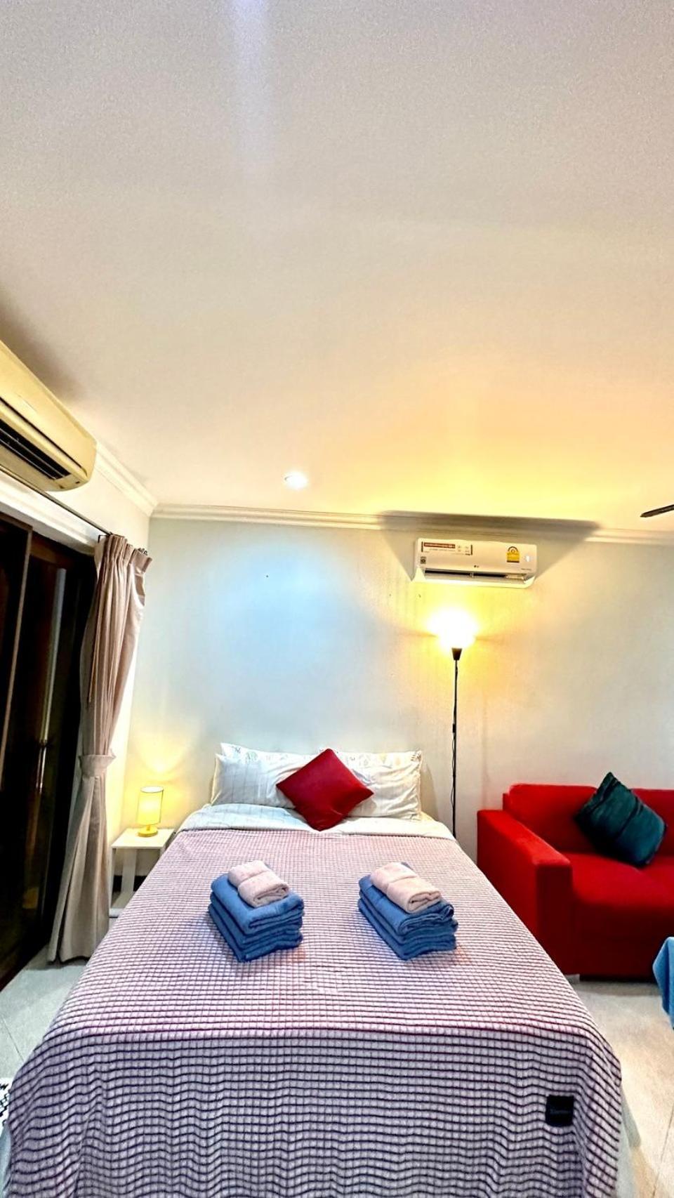Luxury Semi-2Bd Pool Villa Near Beach & Walking Street Villa *
