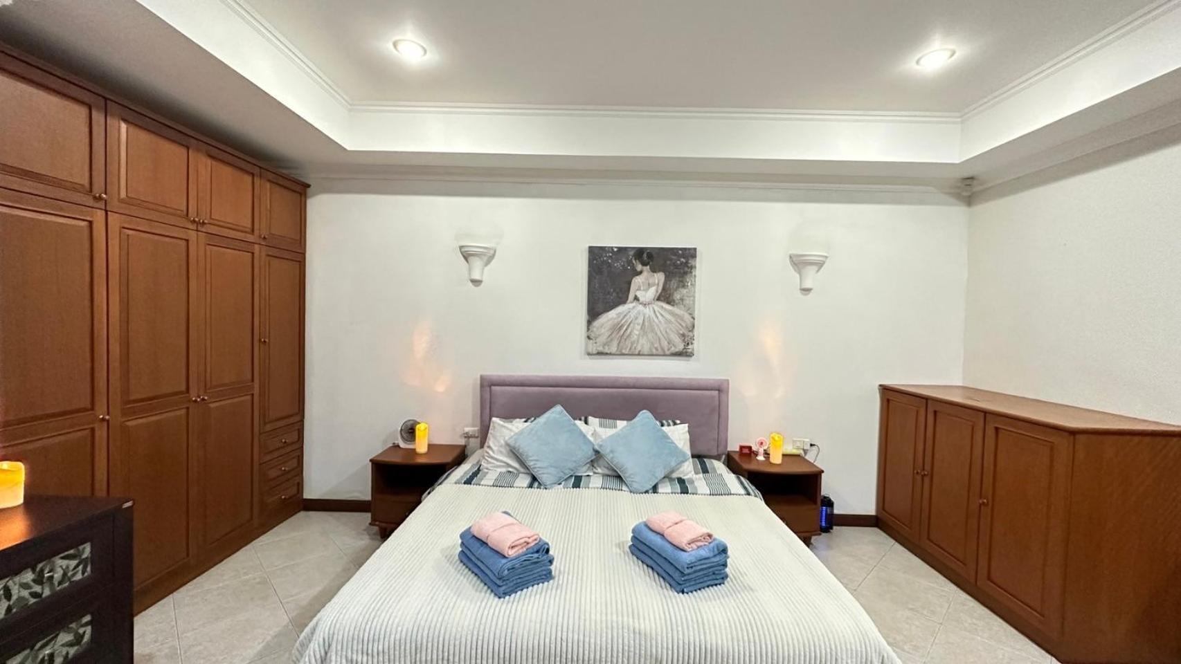 Luxury Semi-2Bd Pool Villa Near Beach & Walking Street * Pattaya
